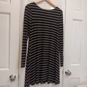 Old Navy long sleeve Swing dress, SZ small/medium. Black+ white stripe.